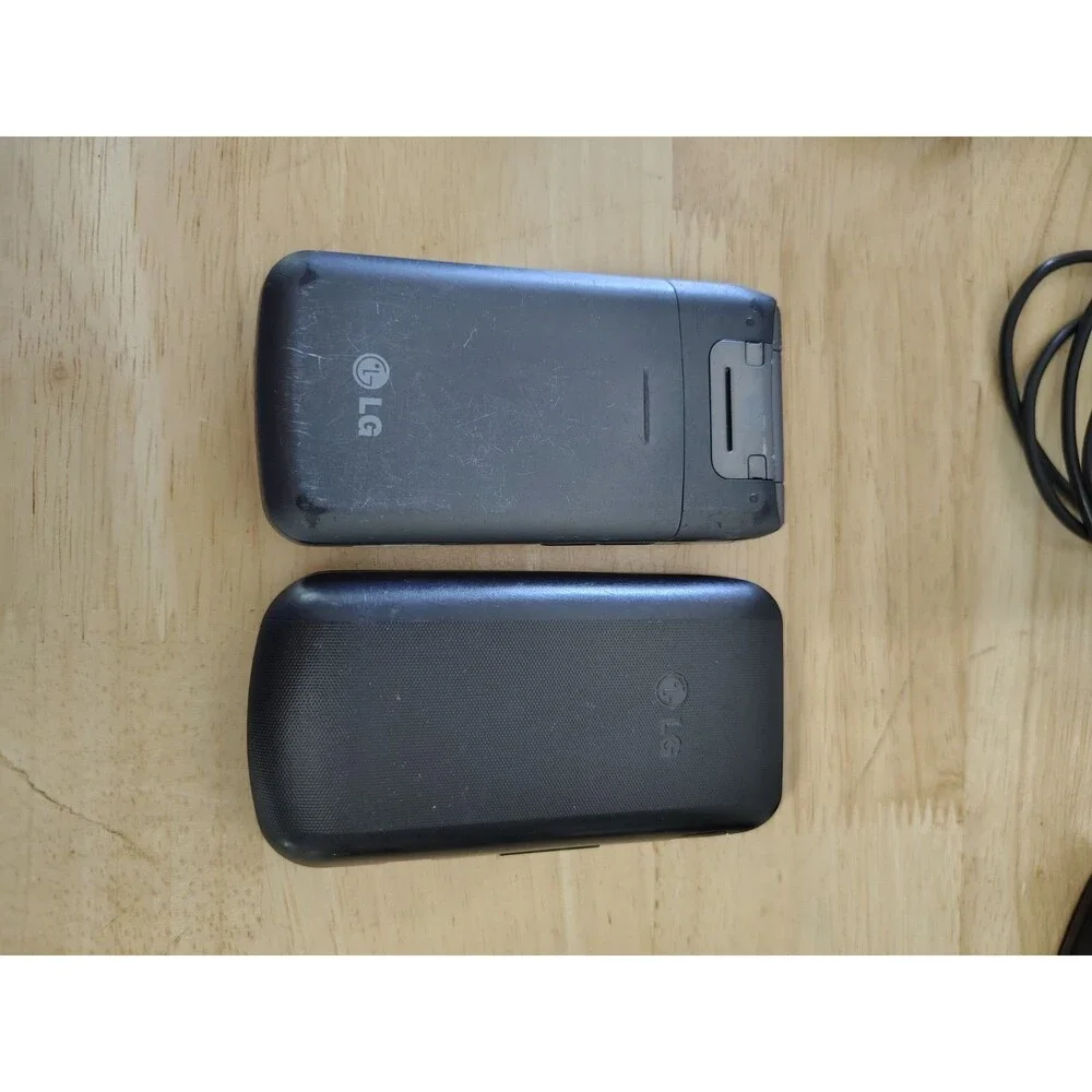Vintage LG Filp Phones Lot Of Two Phones And 3 Chargers Preowned Both Work